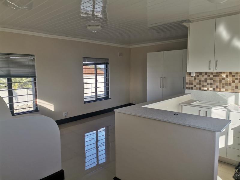 To Let 1 Bedroom Property for Rent in Goodwood Central Western Cape